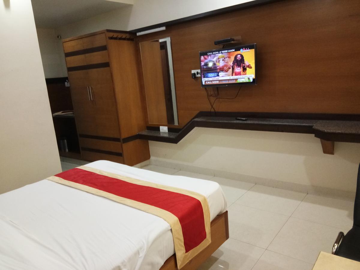 Hlv Grand Inn Бангалор Экстерьер фото