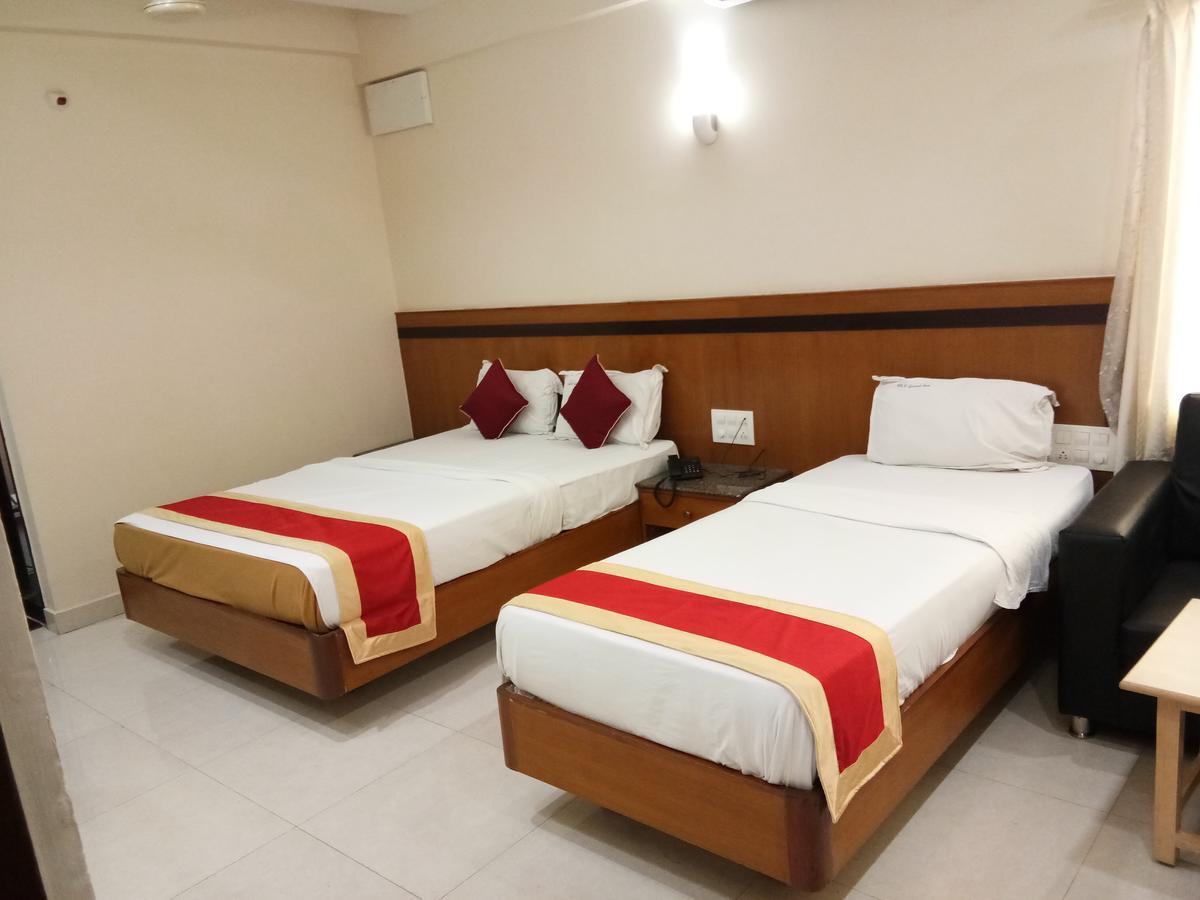 Hlv Grand Inn Бангалор Экстерьер фото